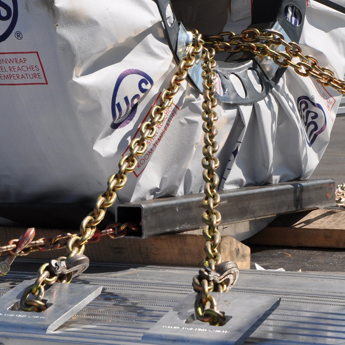 VULCAN Chain and Load Binder Kit - (2) Grade 70  5/16 Inch x 10 Foot Chains and (2) Lever Style Load Binders - 4,700 Pound Safe Working Load