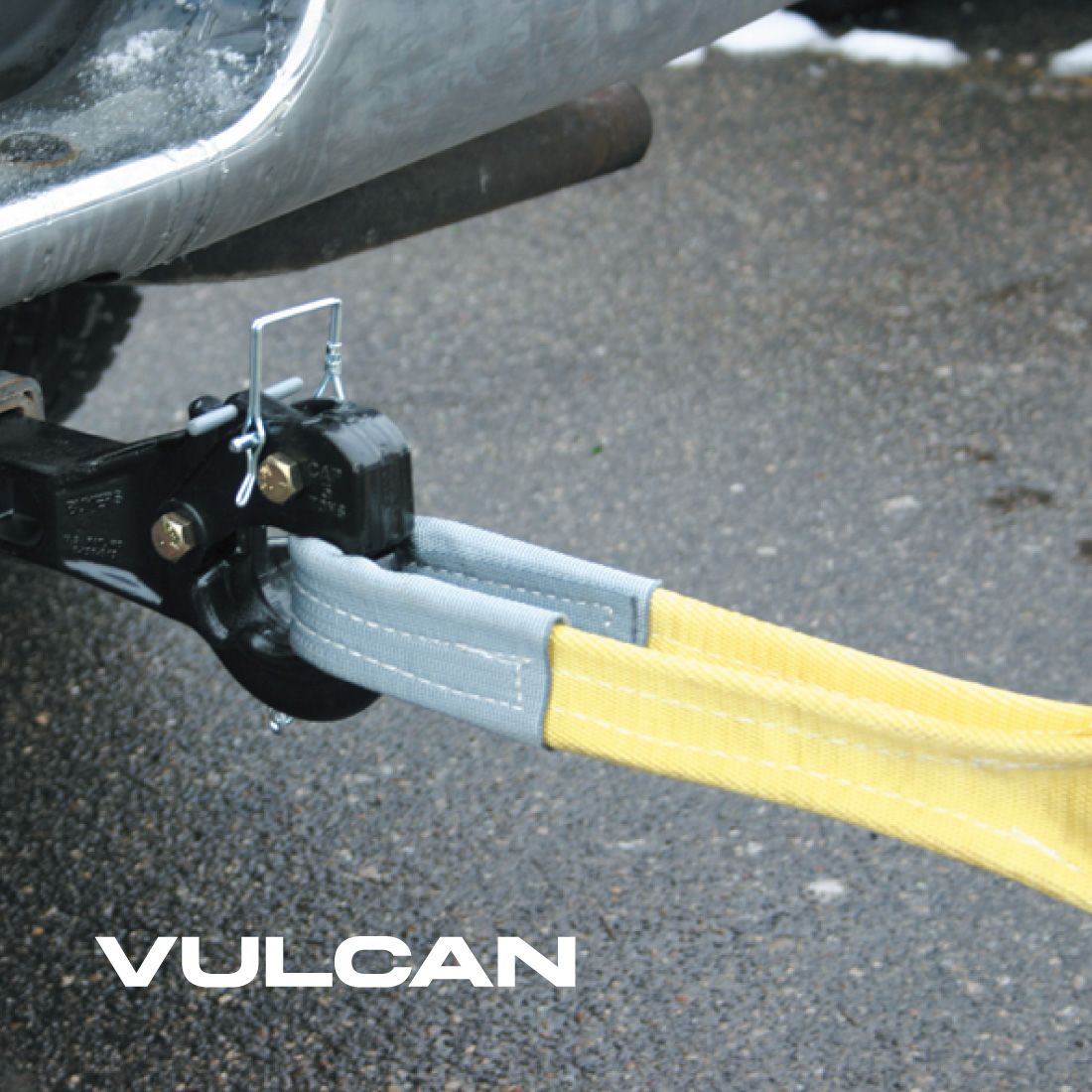 VULCAN Medium Duty Tow Kit - Includes 2 Inch x 20 Foot Tow Strap, 2 Screw Pin Shackles, and Storage Bag - 5,000 Pound Towing Capacity